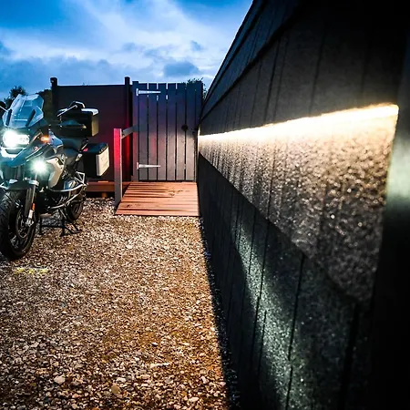 Newmore Highland Pods With Hot Tubs On Nc500 Invergordon Exterior photo
