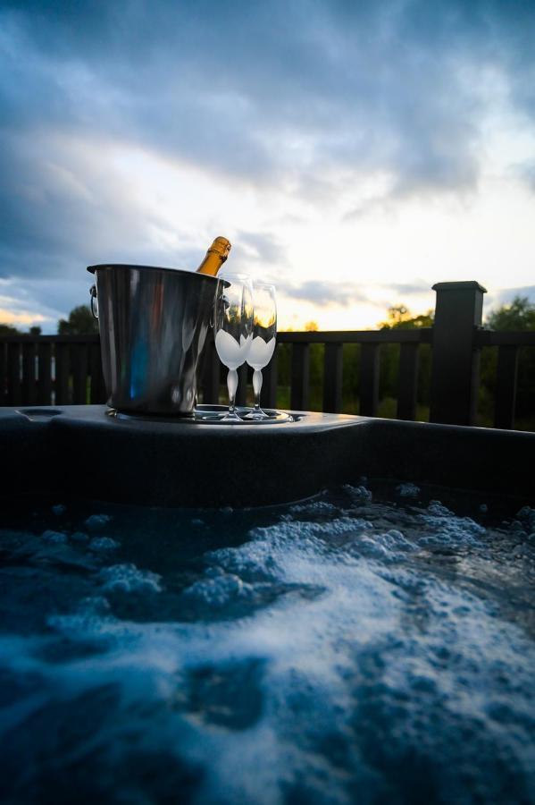 Newmore Highland Pods With Hot Tubs On Nc500 Holiday home *